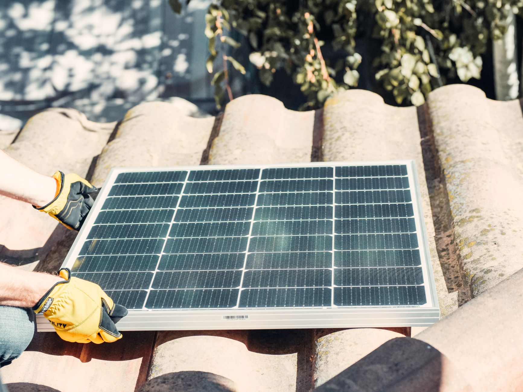 Installateur panneaux solaires équipe à Pau